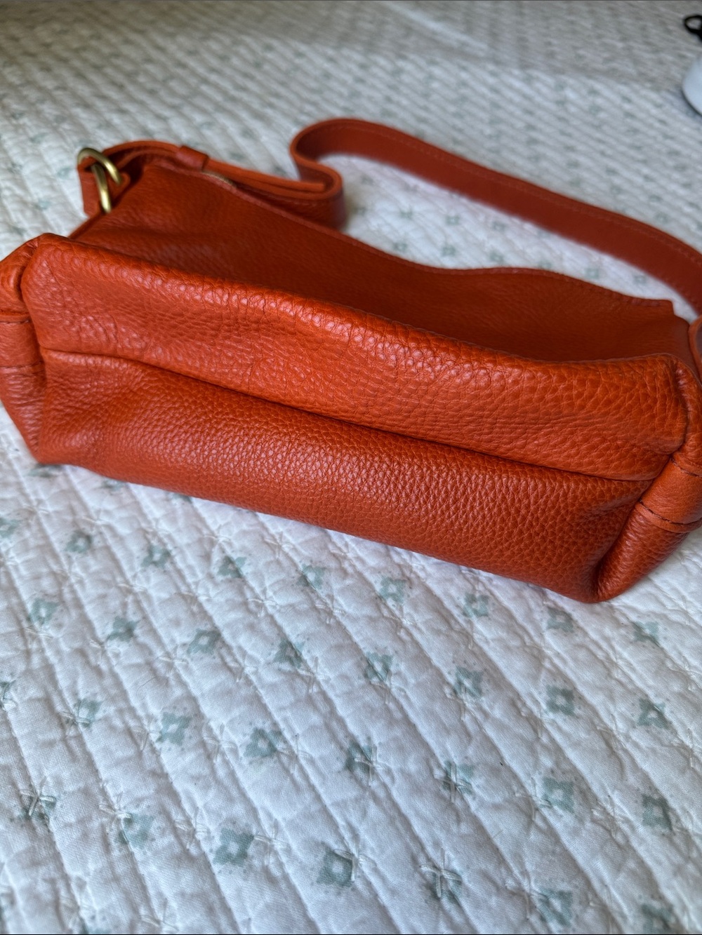 Portland Leather Small Slouchy Shoulder Bag in Koi- SOLD OUT - Picture 7 of 10